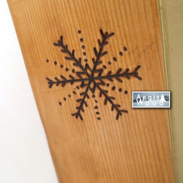 Cadre photo bois 39,5x39,5cm pour photo 20x20 – Flocons pyrogravés & ferraille – Déco chalet montagne – Cadeau ski