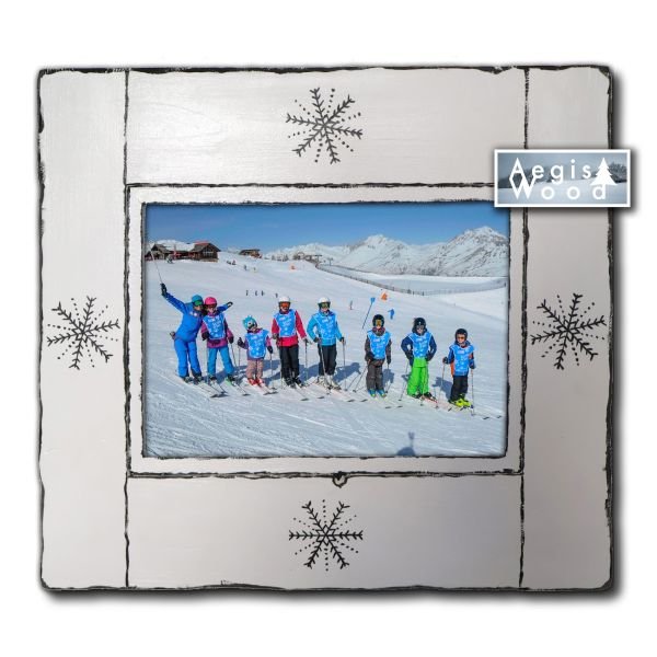 Cadre photo bois 45,5 x 42 cm pour photo A4, blanc et noir, flocons peints à la main, déco montagne chalet, cadeau Noël souvenir ski