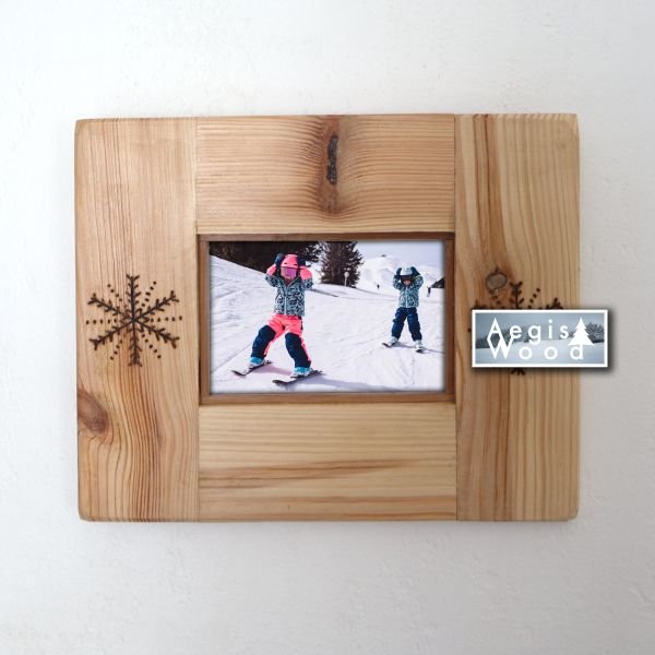 Cadre photo bois naturel 24,5x29,5 cm, flocons pyrogravés à la main – déco chalet montagne – cadeau Noël anniversaire souvenir ski