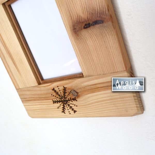 Cadre photo bois naturel 24,5x29,5 cm, flocons pyrogravés à la main – déco chalet montagne – cadeau Noël anniversaire souvenir ski