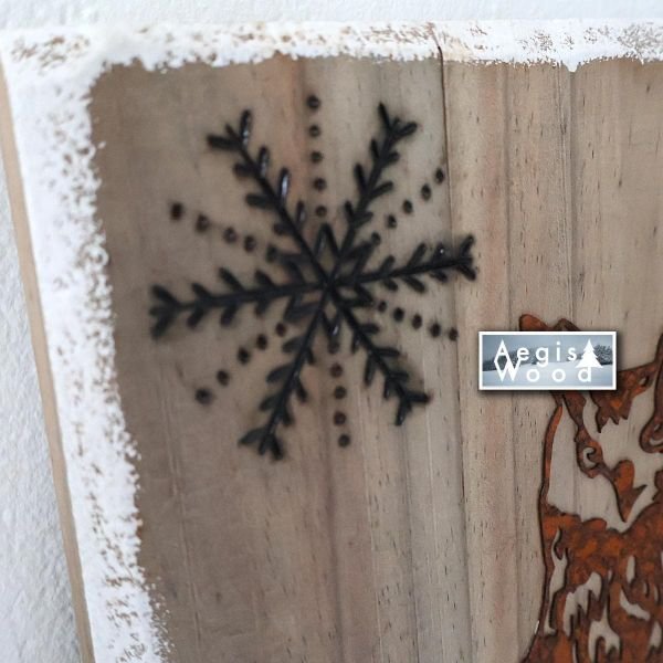 Hibou grand-duc en métal oxydé sur bois vieilli 22x33 cm – Déco murale chalet, flocons pyrogravés, cadeau Noël fait main