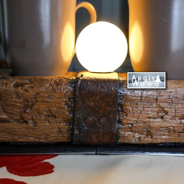 Lampe à poser bois ancien et skis recyclés, porte-mugs intégré et globe opaline – déco chalet montagne – cadeau Noël anniversaire