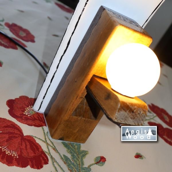 Lampe artisanale rabot ancien et ski recyclé 33x12,5x16 cm – Déco chalet montagne, luminaire upcycling, cadeau menuisier et skieur