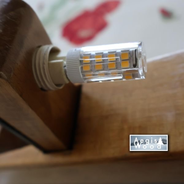 Lampe artisanale rabot ancien et ski recyclé 33x12,5x16 cm – Déco chalet montagne, luminaire upcycling, cadeau menuisier et skieur