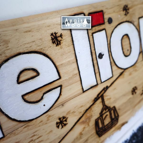 Tableau bois Le Lioran 55x28,5 cm – Ski recyclé peint & pyrogravure – Télécabine et flocons – Déco chalet Cantal – Cadeau ski