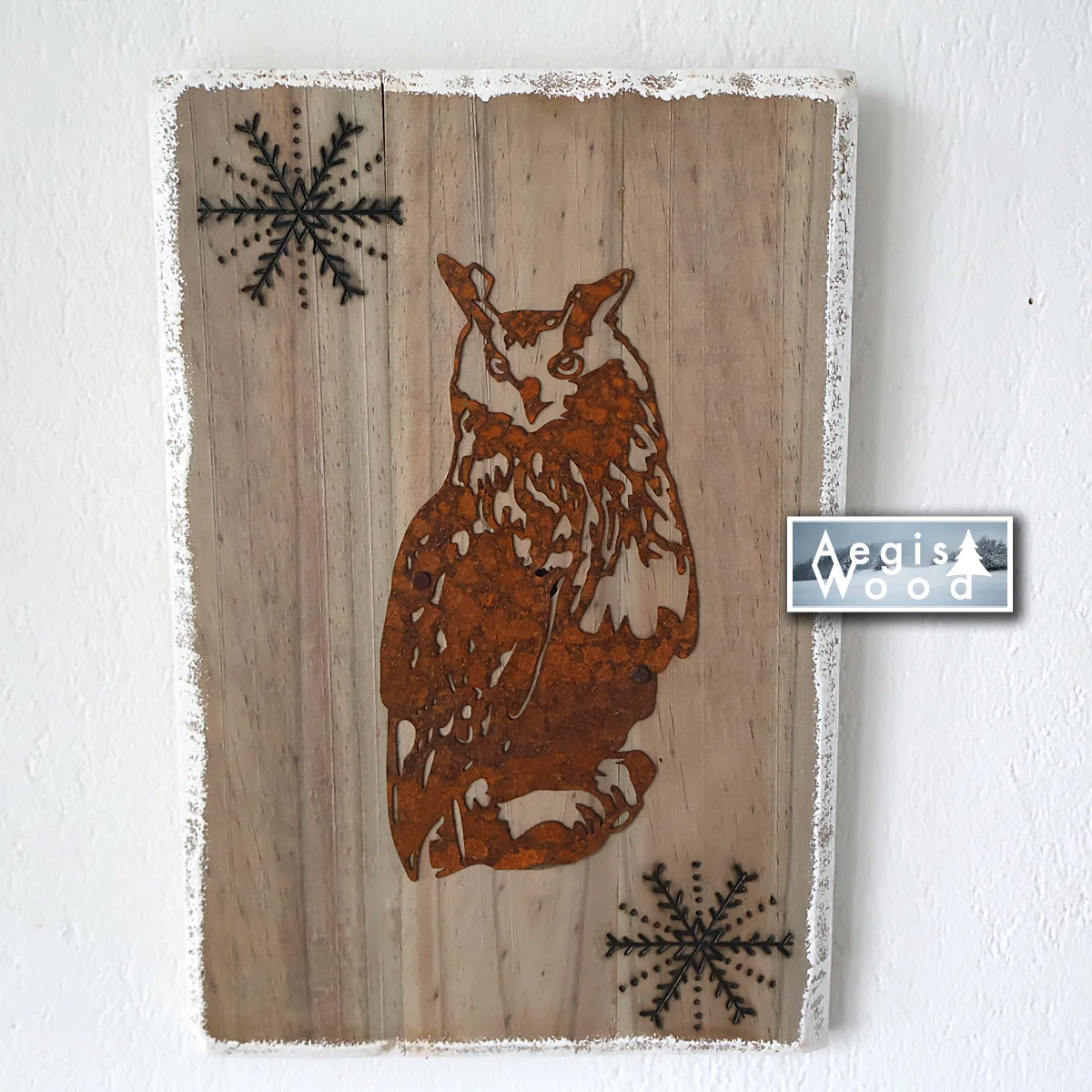 Tableau Bois Rustique : Chouette en Métal et Flocons Pyrogravés
