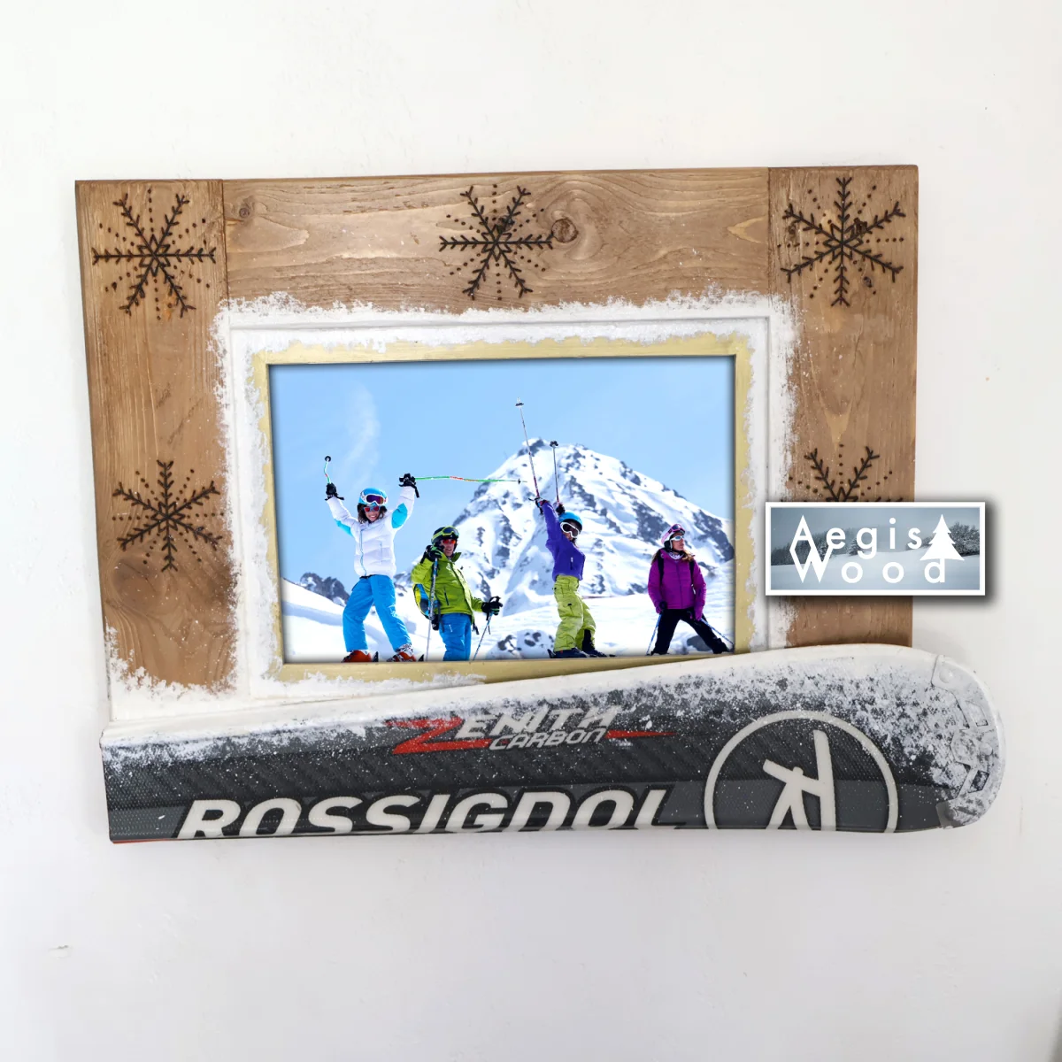 Cadre en bois (55x42cm) pour photo 20x30cm avec un ski Rossignol, pyrogravure flocon de neige