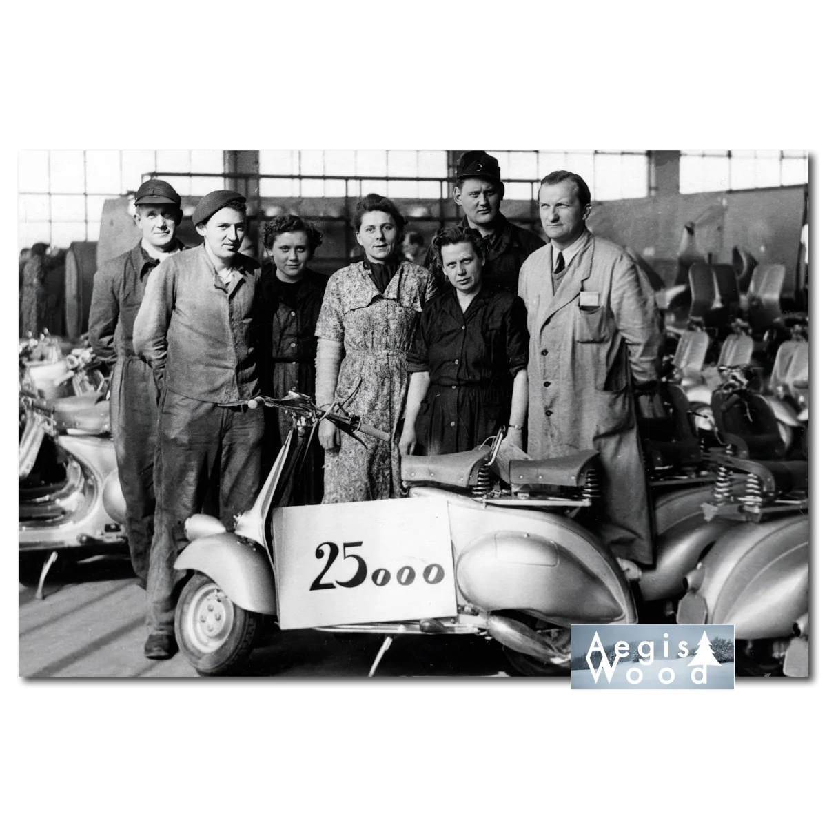 Affiche (reproduction) Vespa Hoffmann 25 000e unité - Ouvriers usine Allemagne, années 1950