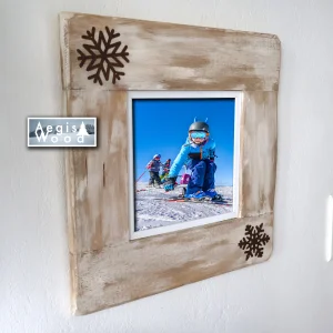 Cadre Photo Bois Rustique 39x41cm pour photos 20x20cm avec Flocons en Métal - Style Chalet Hiver